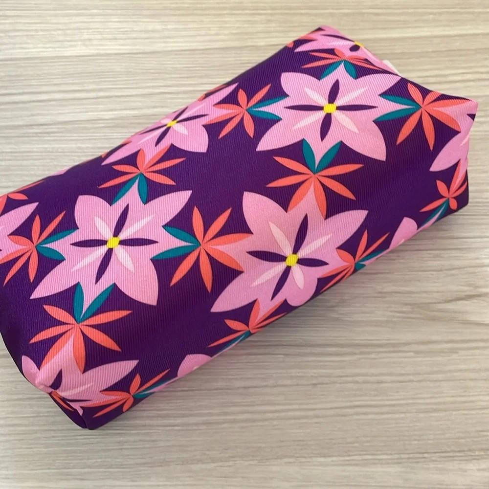 💄👛 2/$15 or 3/$20 Clinique Cosmetic Bag